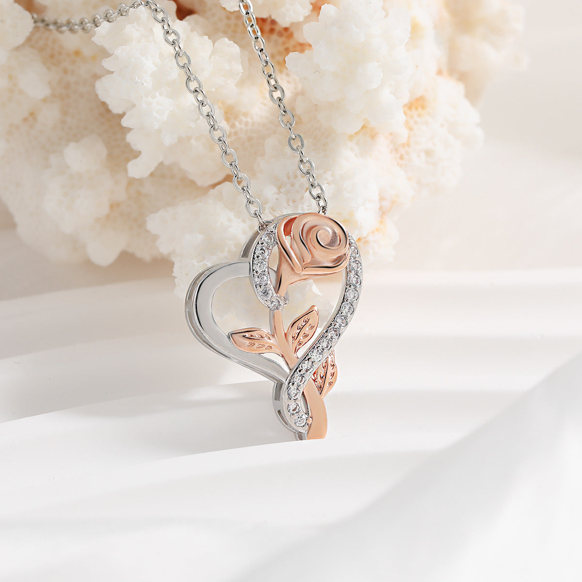Heart-shaped rose necklace